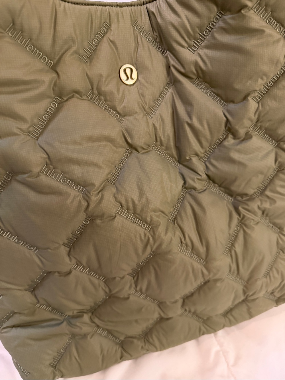 LULULEMON Quilted Oversized Tote Bag in Olive - Picture 4 of 7